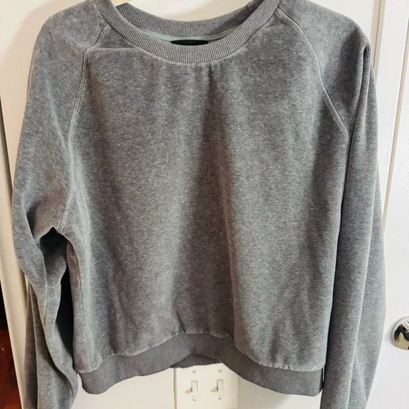 CARBON 38 Raglan Grey Pullover in Velour - Picture 4 of 7